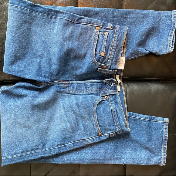 Levi wedgie - Picture 1 of 2